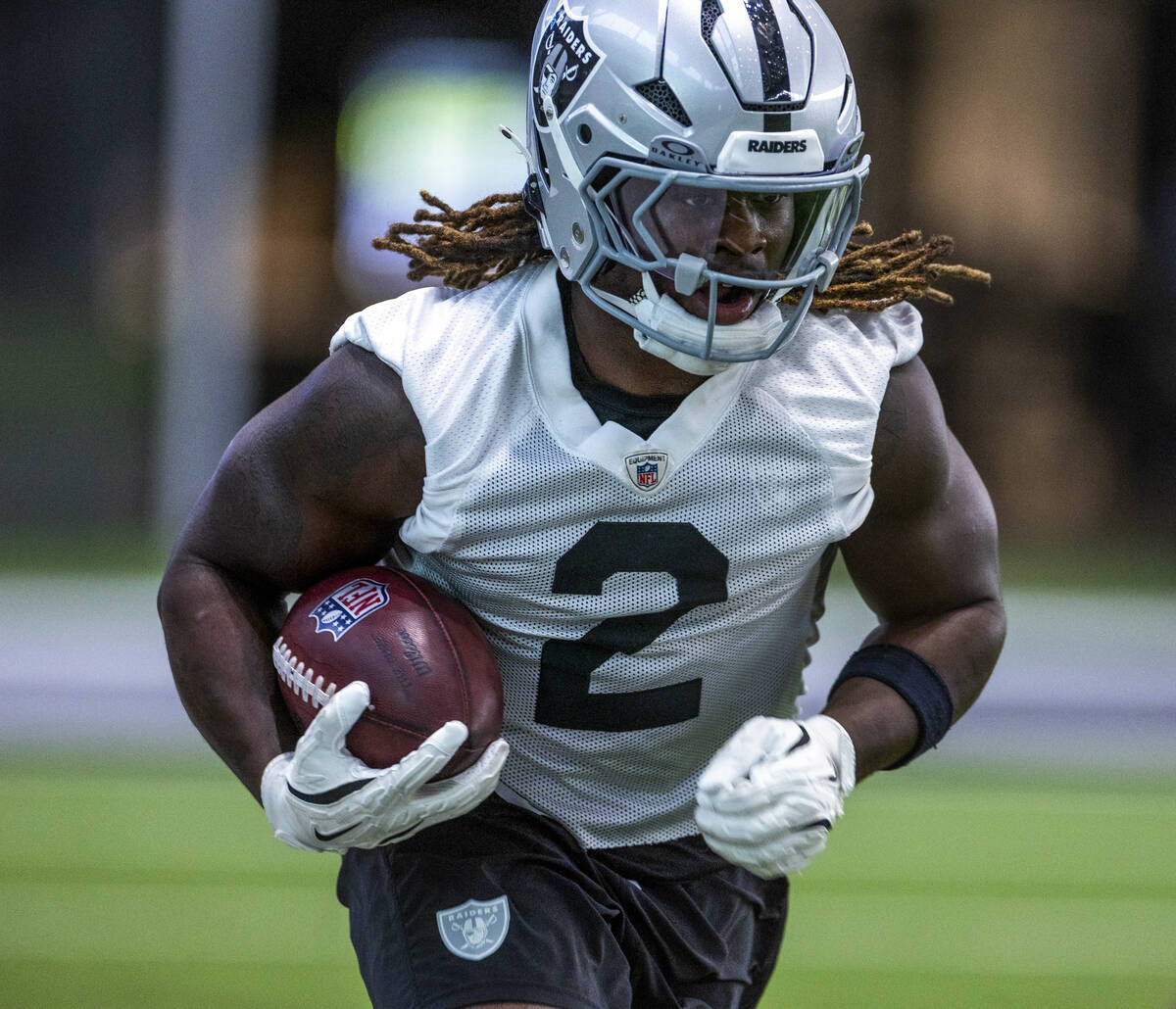 Raiders running back Ashton Jeanty (2) runs back a ball on a punt return drill during practice ...