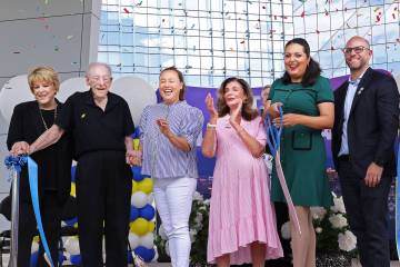 Former Mayor’s Carolyn and Oscar Goodman, left, Councilwoman Francis Allen-Palenske, May ...