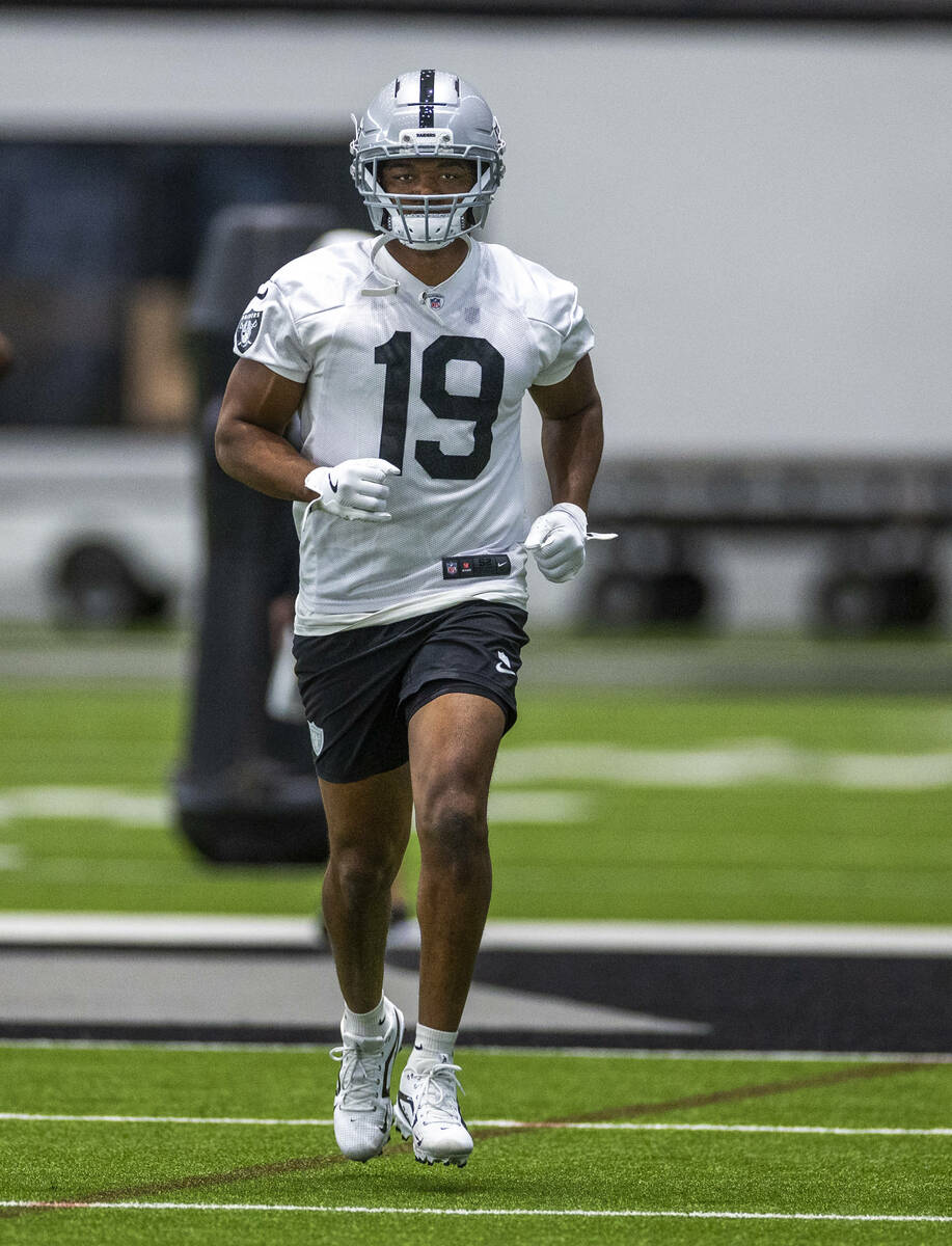 Raiders wide receiver Amari Cooper (19) runs sprints with teammates during practice at the Inte ...