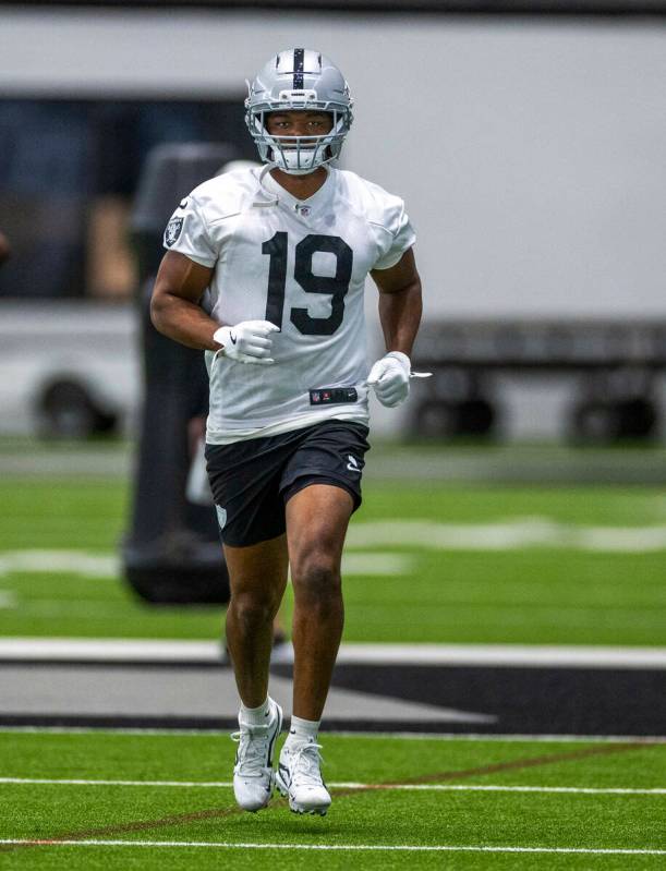Raiders wide receiver Amari Cooper (19) runs sprints with teammates during practice at the Inte ...