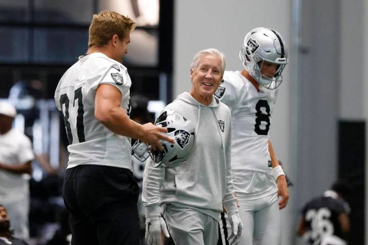 Raiders head coach Pete Carroll chats with tight end Michael Mayer (87) during team practice at ...