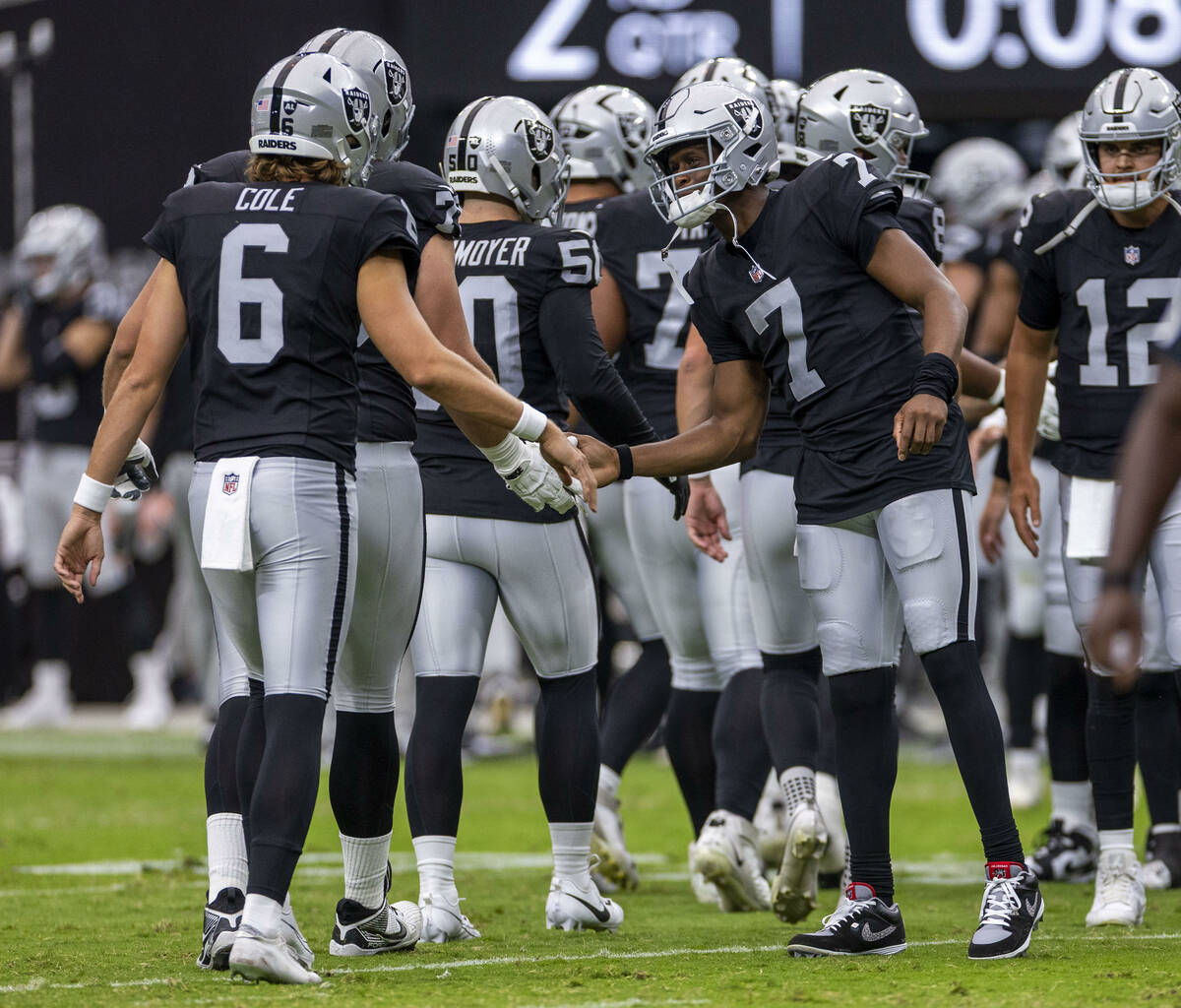Raiders quarterback Geno Smith (7) congratulates teammates on another score against the San Fra ...
