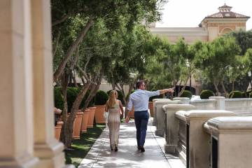 Tourists walk the Strip on Wednesday, Aug. 20, 2025, in Las Vegas. (Benjamin Hager/Las Vegas Re ...