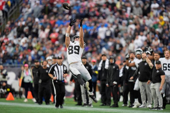 Las Vegas Raiders tight end Brock Bowers (89) makes a catch against the New England Patriots du ...