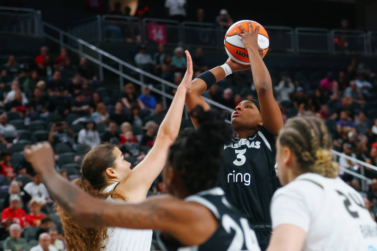 Aces forward NaLyssa Smith (3) takes a shot during the second half of the Aces’ last hom ...