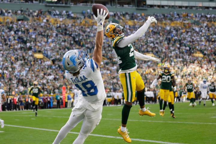 Detroit Lions wide receiver Isaac TeSlaa (18) catches a 13-yard touchdown pass as Green Bay Pac ...