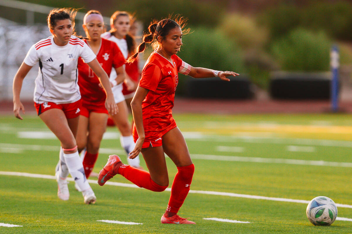 Arbor View’s Jazlyn Chavez kicks the ball during a girls soccer game between Liberty and ...