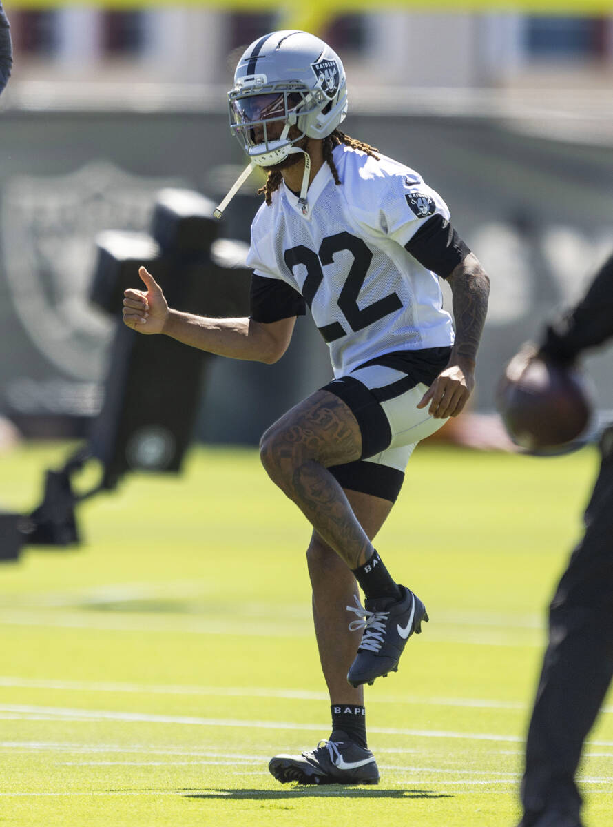 Raiders cornerback Eric Stokes (22) warms up during the team’s practice at the Intermoun ...