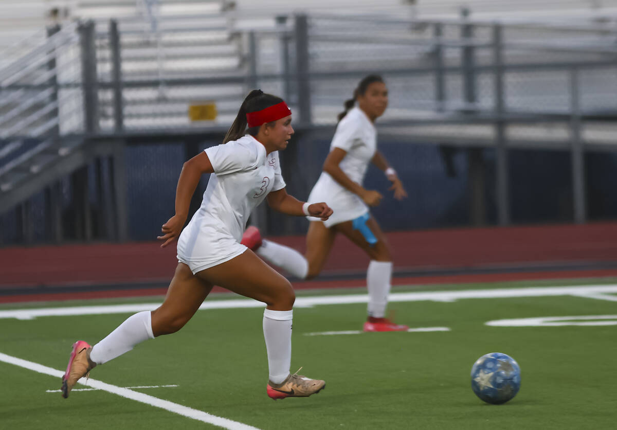 Arbor View's Danielle Morales (3) brings the ball up the field against Centennial during a ...