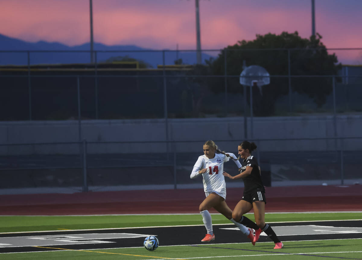 Coronado's Allison Kleiner (14) runs with the ball against Palo Verde's Madison Mille ...
