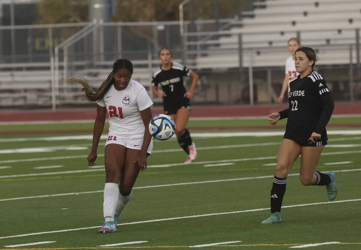 Coronado's Jazmine McCallum (21) kicks the ball under pressure from Palo Verde's Cait ...