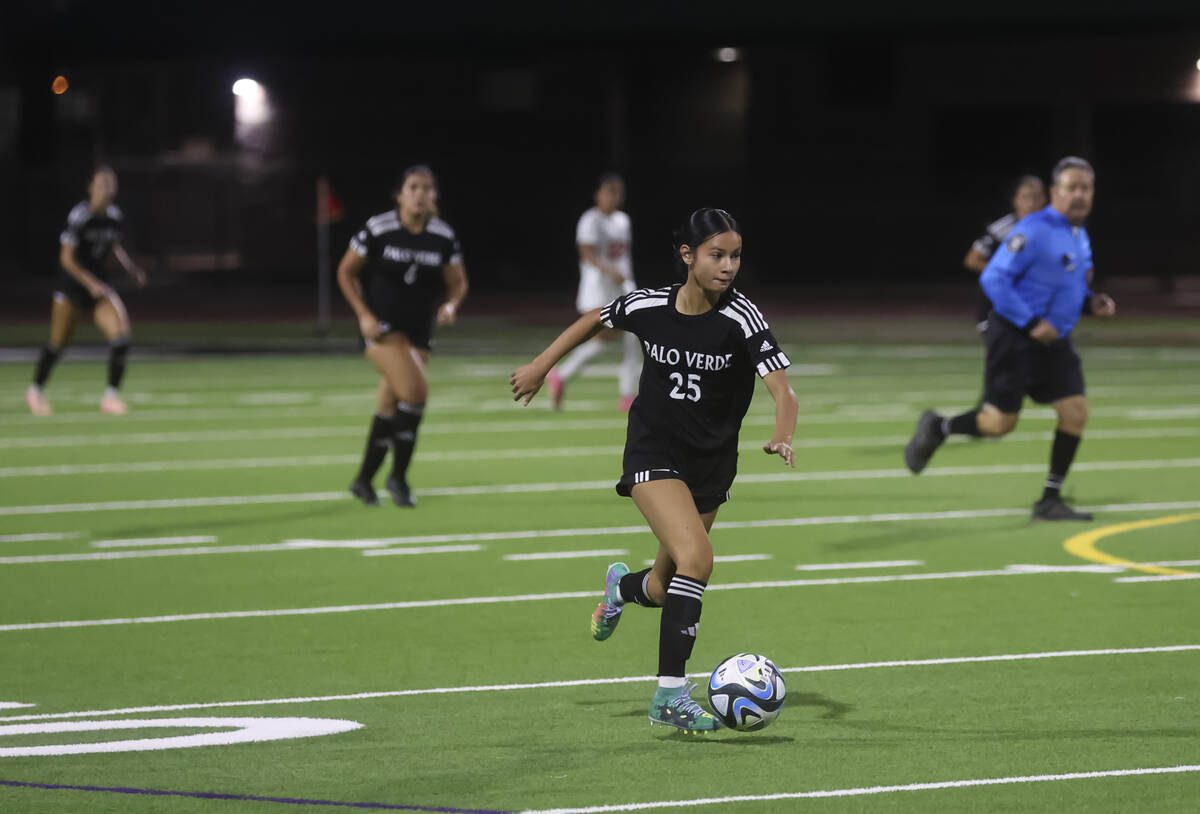 Palo Verde's Leyla Moreno (25) brings the ball up the field against Coronado during a socc ...