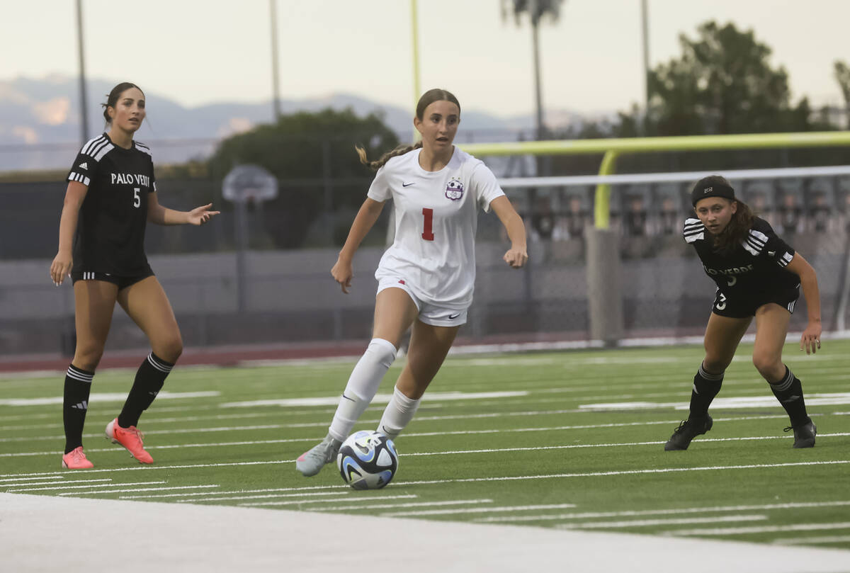 Coronado's Taytum Arens (1) brings the ball up the field during a soccer game at Palo Verd ...
