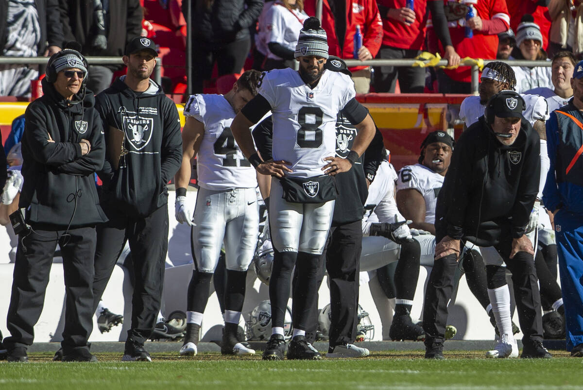 Raiders quarterback Marcus Mariota (8) watches the team play the Kansas City Chiefs during the ...