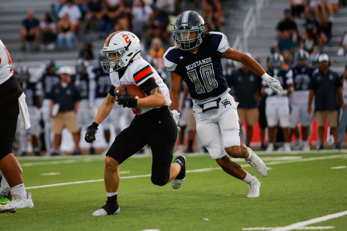 Mojave High School running back Francisco Reinares (2) runs the ball during an NIAA Football ga ...