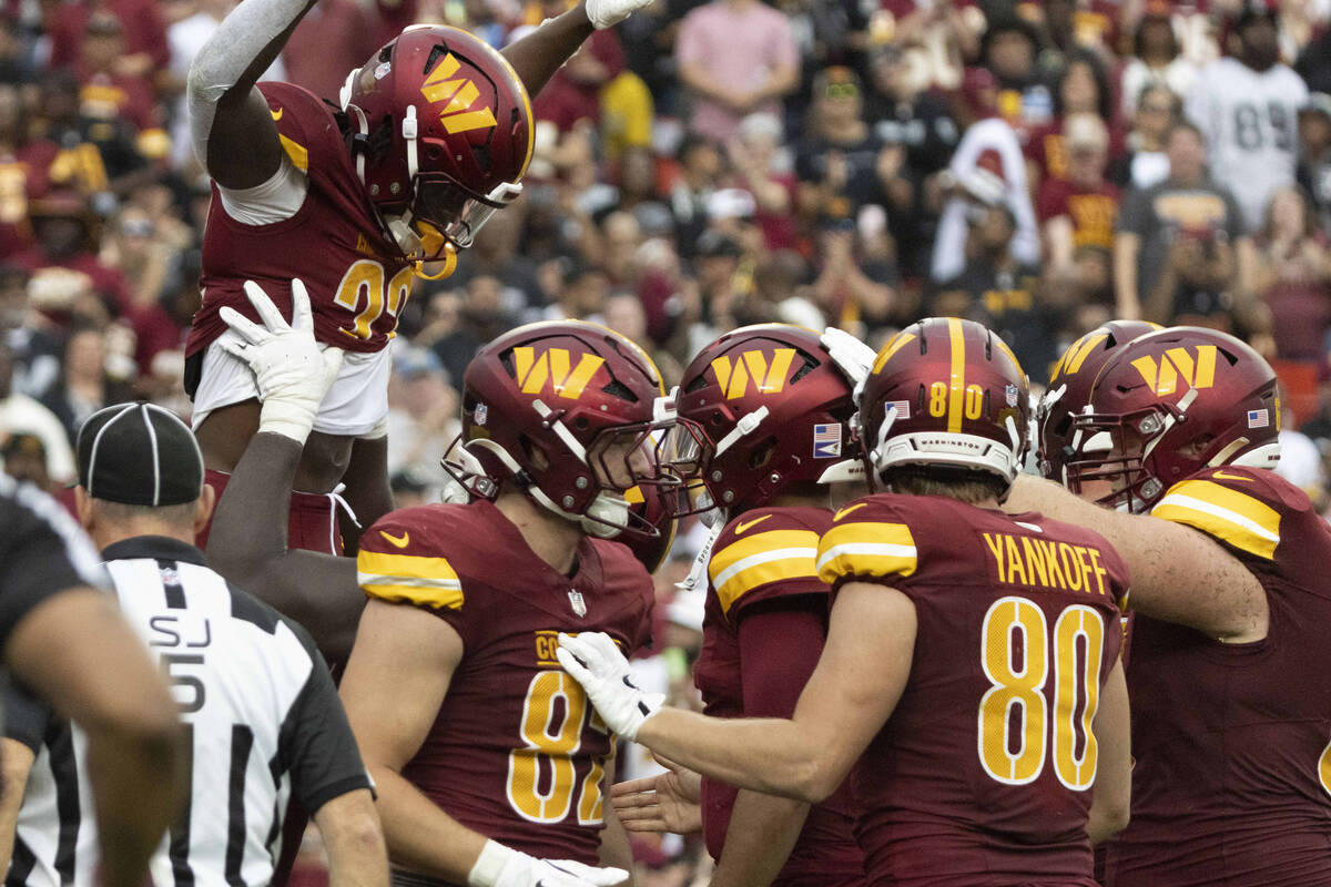 Washington Commanders, including Washington Commanders tight ends Ben Sinnott (82) and Colson Y ...