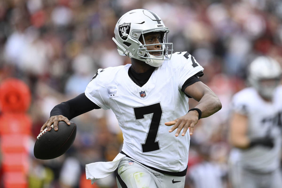 Las Vegas Raiders quarterback Geno Smith (7) looks to throw during the first half of NFL footba ...