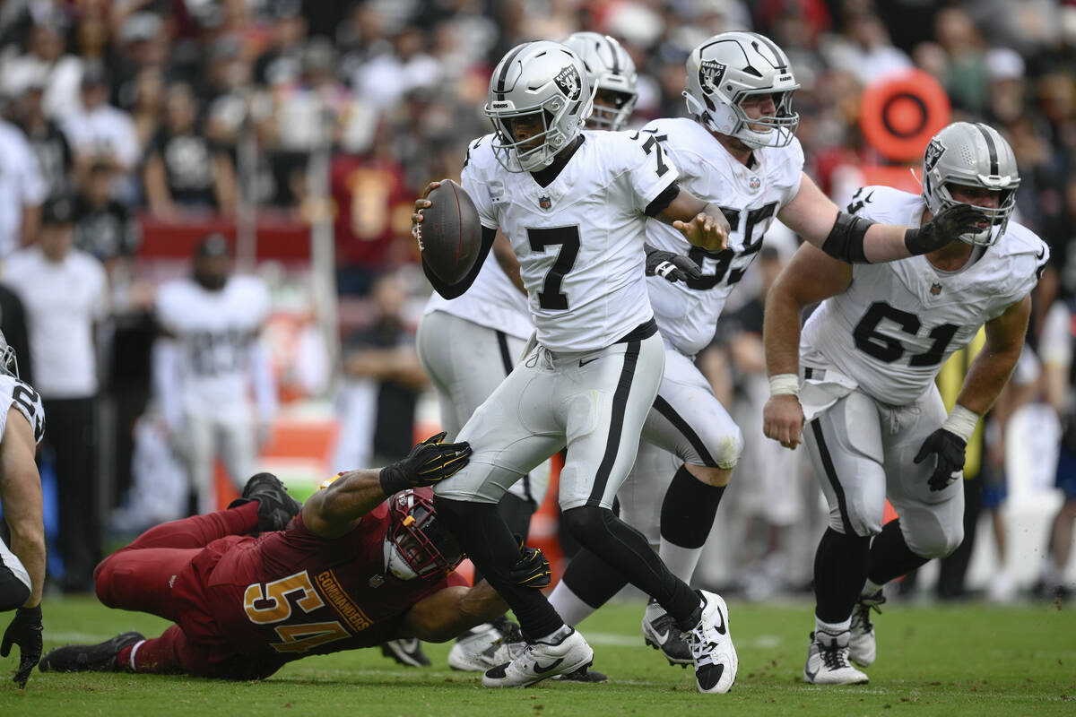 Washington Commanders linebacker Bobby Wagner (54) tries to tackle Las Vegas Raiders quarterbac ...