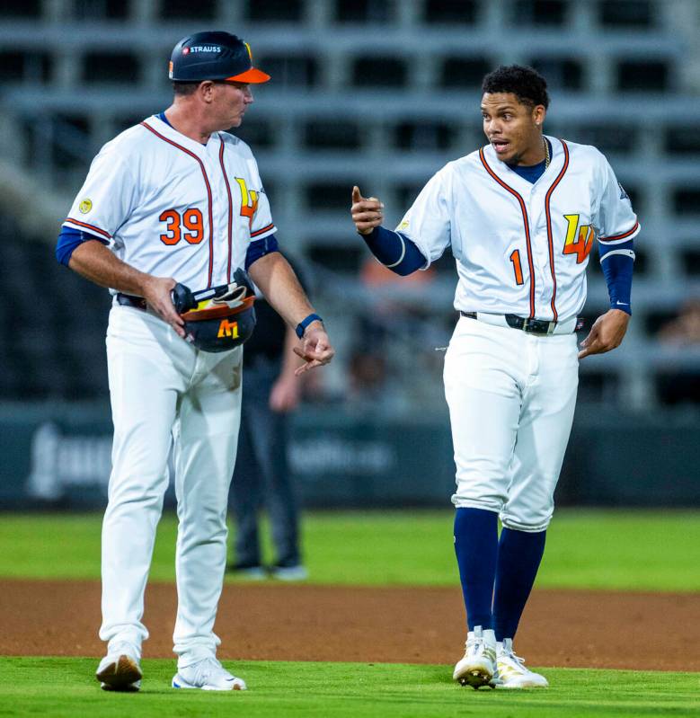 Aviators manager Fran Riordan talks with outfielder Junior Perez (1) after running against the ...