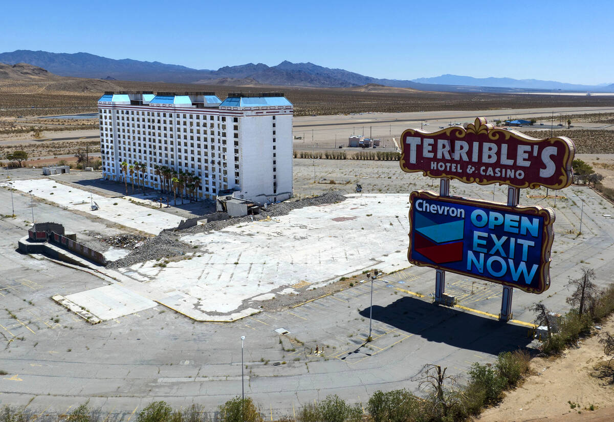 The shuttered Terrible's hotel-casino is seen on Monday, Aug. 18, 2025, in Jean. (Bizuayehu Tes ...