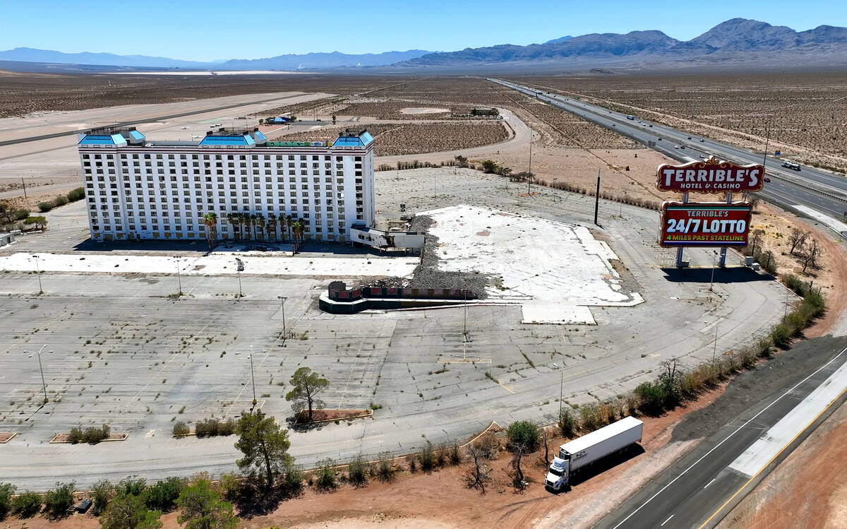 The shuttered Terrible's hotel-casino is seen on Monday, Aug. 18, 2025, in Jean. (Bizuayehu Tes ...