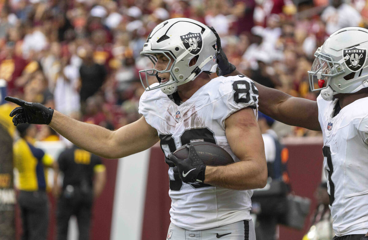 Raiders tight end Brock Bowers (89) scores on a two-point conversion and then points to the tea ...