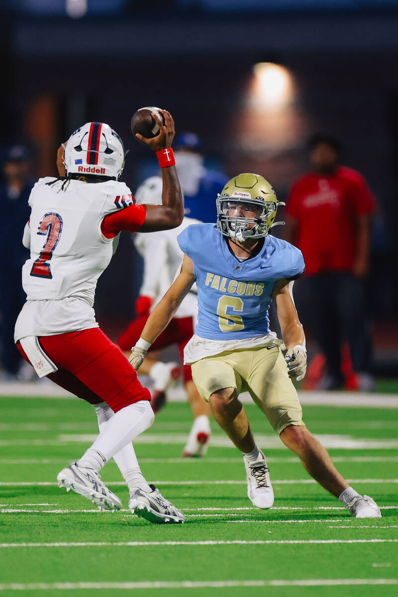 Foothill linebacker Baylor Petashiski (6) zeroes in on Liberty quarterback Ramiro Reinaldo (2) ...