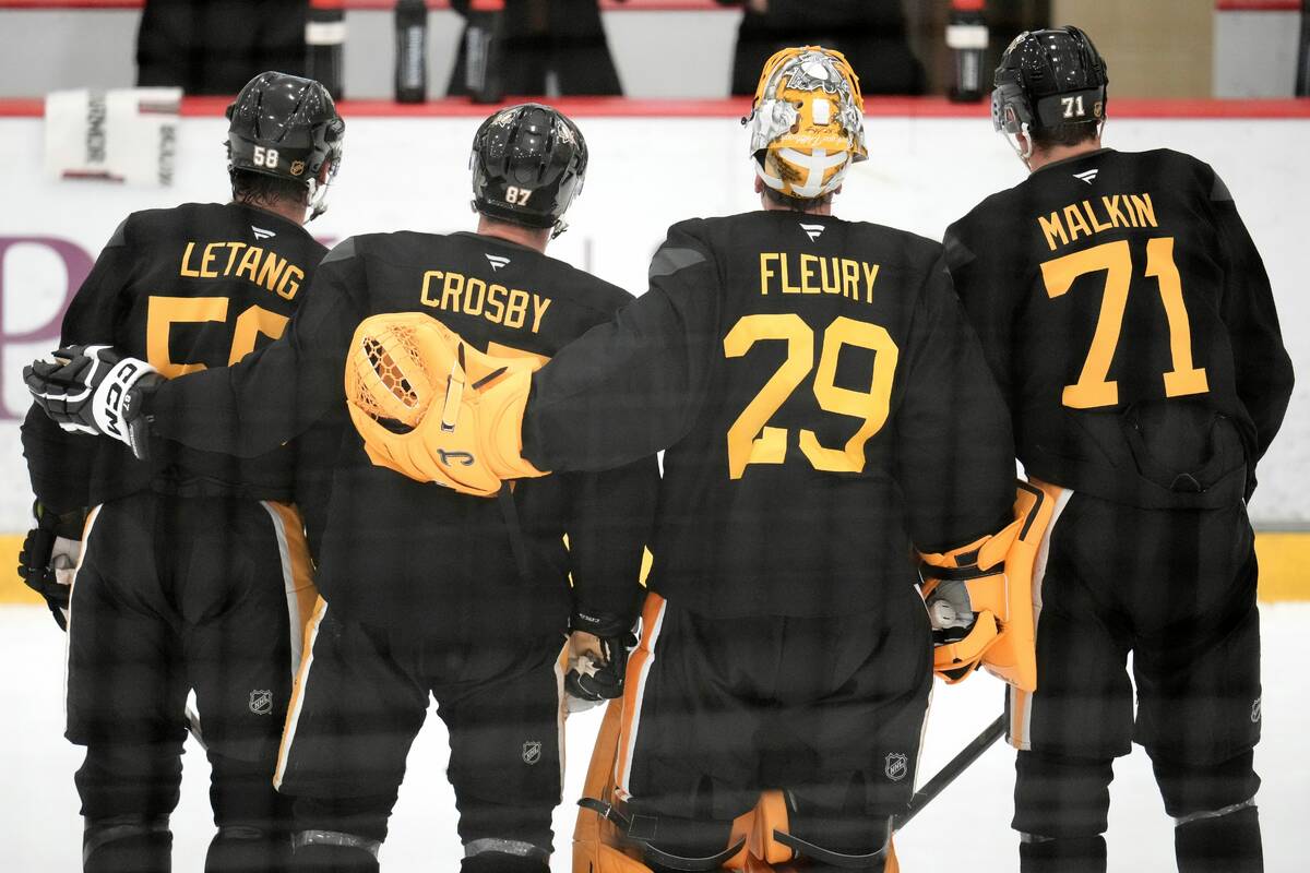 Pittsburgh Penguins goalie Marc-Andre Fleury (29) poses with teammates Kris Letting (58), Sidne ...