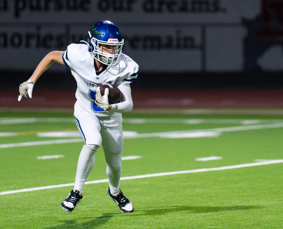 Green Valley’s Sam Byington (5) takes off with the ball during a football game at Las Ve ...