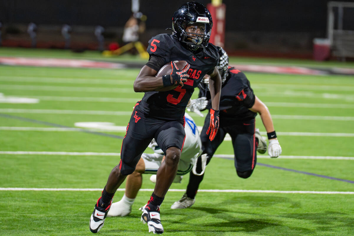 Las Vegas’s Dasean Deayon (5) avoids Green Valley’s DB Blake Brickhouse (4) during a footba ...