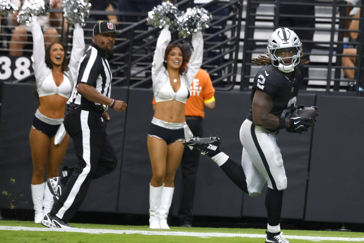Raiders running back Ashton Jeanty (2) runs for a touchdown during the first half of an NFL foo ...