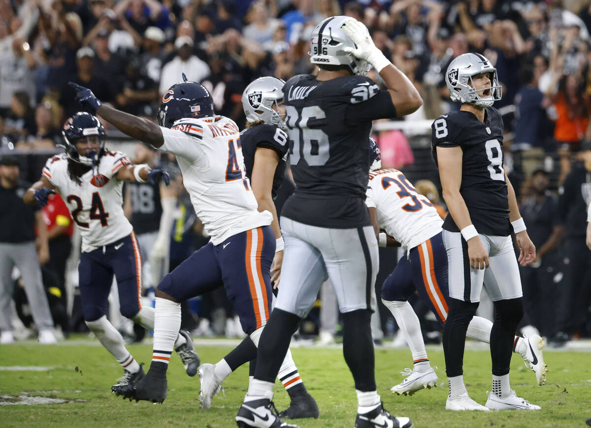 Chicago Bears players celebrate while Raiders kicker Daniel Carlson (8) and defensive tackle Jo ...