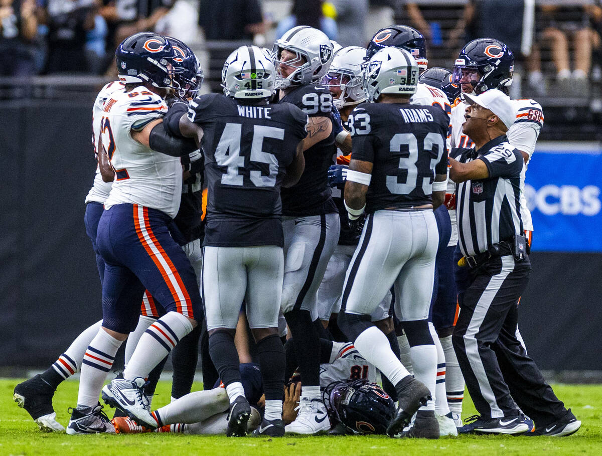 Raiders defensive end Maxx Crosby (98) gets into a brief fight with Chicago Bears guard Joe Thu ...
