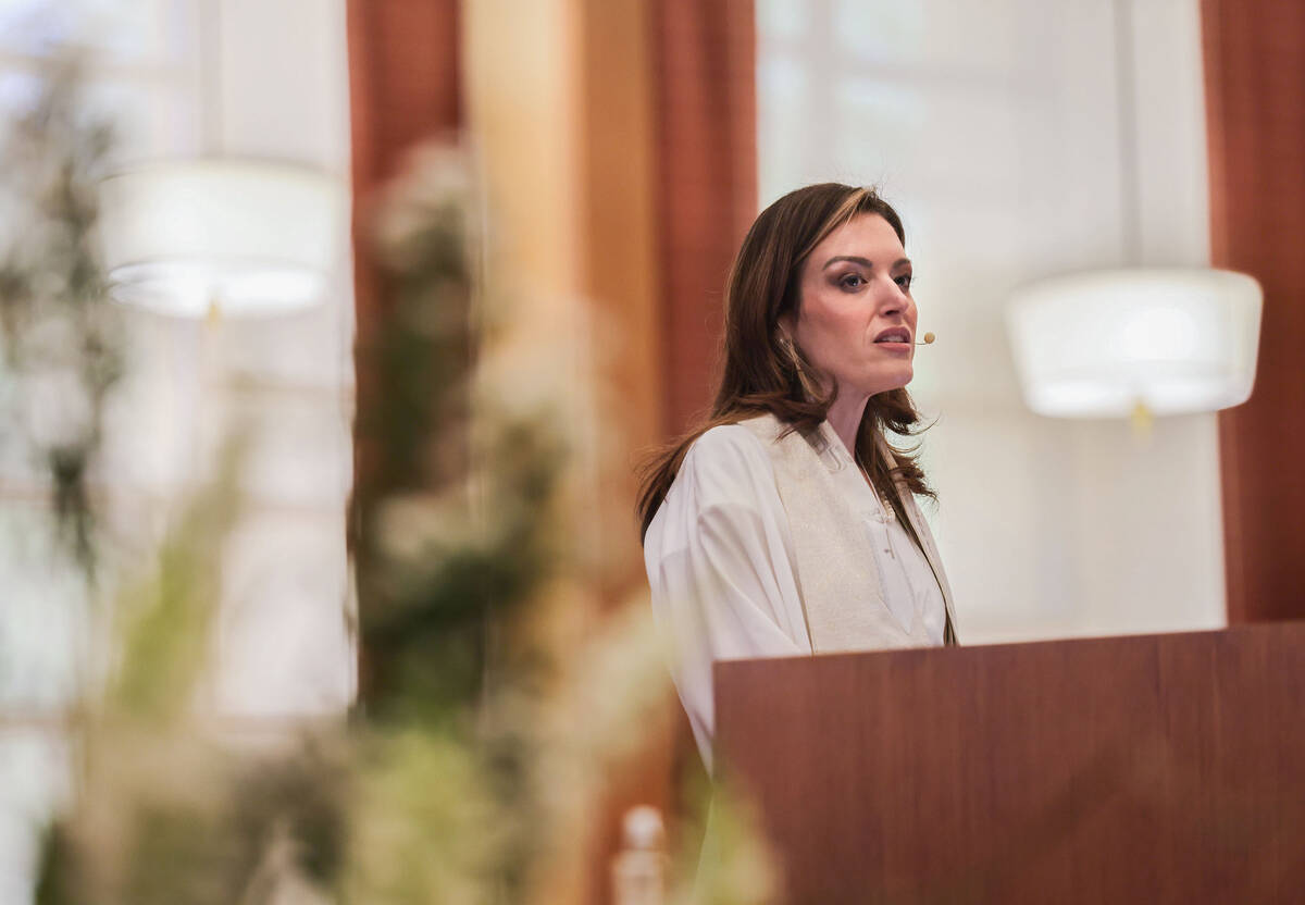 Rabbi-Cantor Jessica Hutchings gives the Yom Kippur sermon at Congregation Ner Tamid Thursday, ...