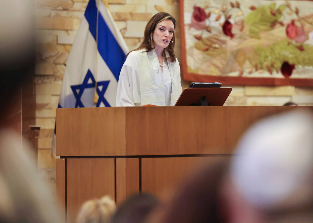 Rabbi-Cantor Jessica Hutchings gives the Yom Kippur sermon at Congregation Ner Tamid Thursday, ...