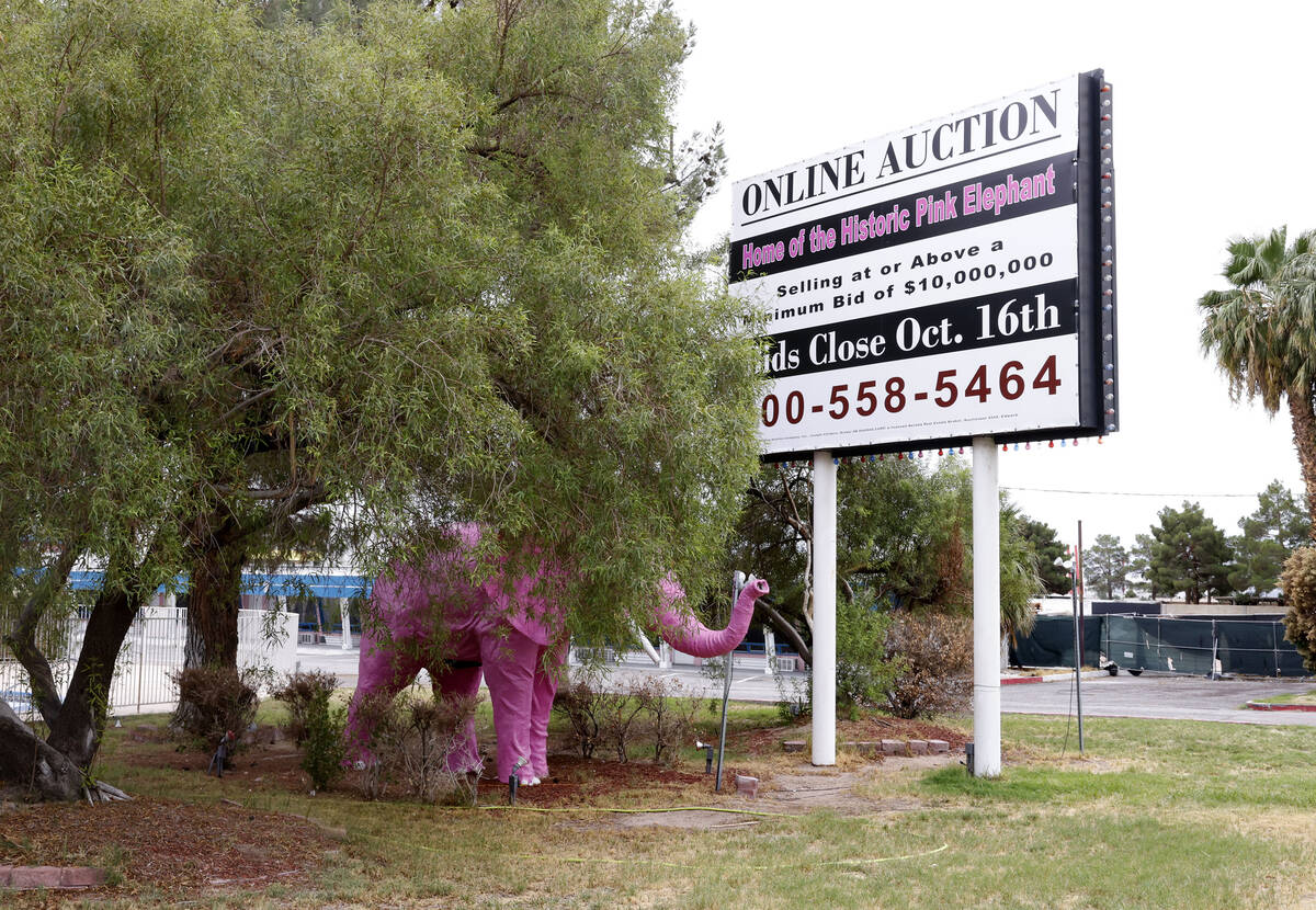 An online auction sign is displayed at the shuttered Diamond Inn Motel at 4605 Las Vegas Blvd. ...