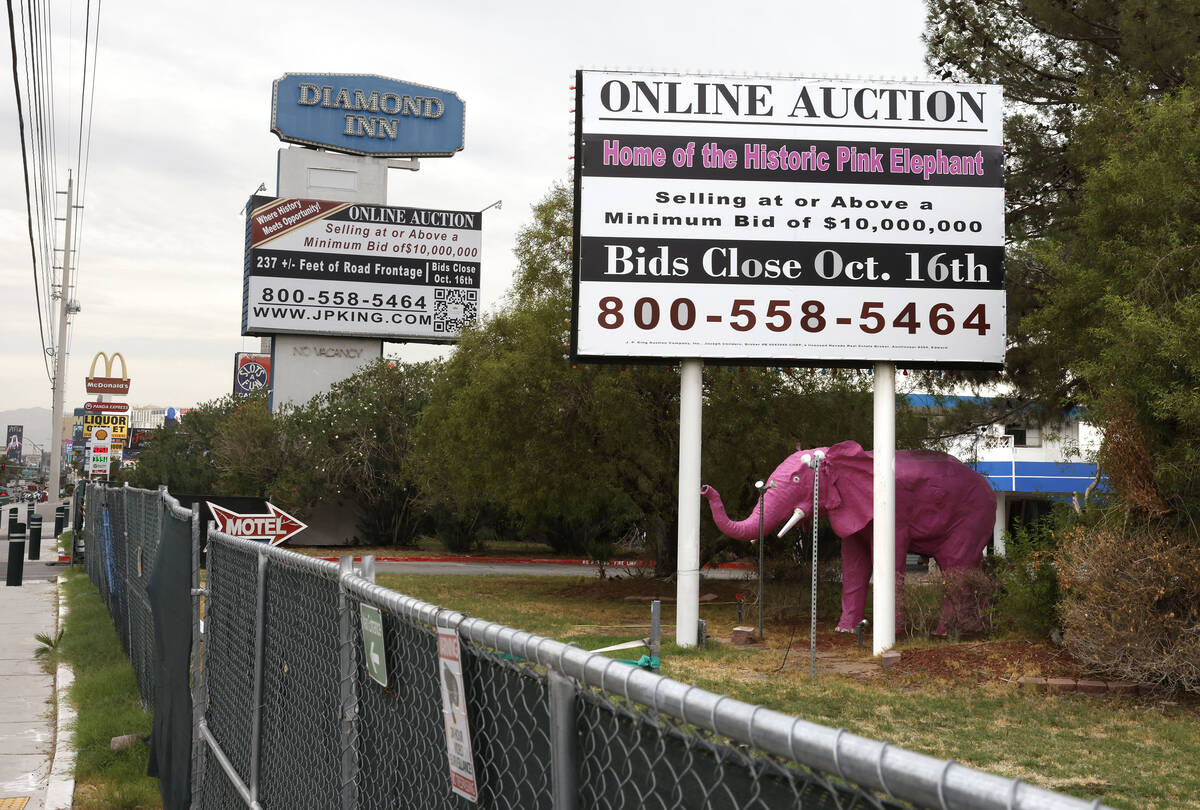 An online auction sign is displayed at the shuttered Diamond Inn Motel at 4605 Las Vegas Blvd. ...