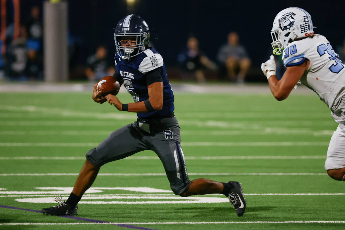 Shadow Ridge’s Isaiah Ruiz (5) runs with the ball, pursued by Centennial’s Charle ...