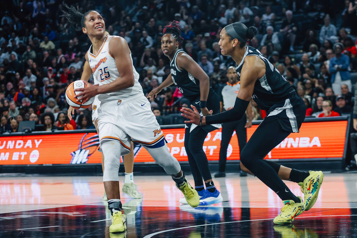 Phoenix Mercury forward Alyssa Thomas (25) looks to make a basket as Aces center A'ja Wils ...