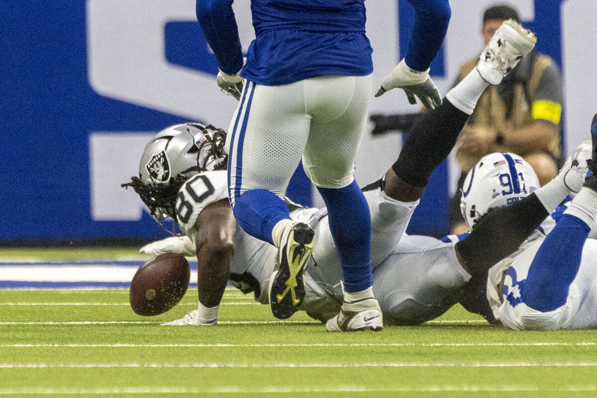 Raiders tight end Ian Thomas (80) attempts to recover a blocked punt with Indianapolis Colts de ...
