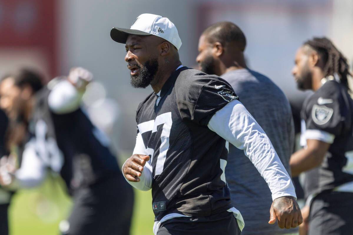Raiders linebacker Germaine Pratt (57) warms up during the team’s practice at the Interm ...
