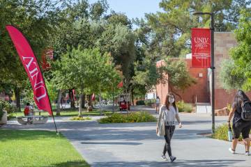 Students walking around campus at UNLV, in Las Vegas on Thursday morning, Aug. 27, 2020. (Las V ...