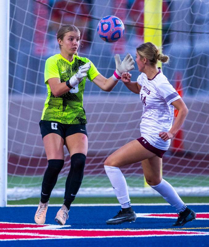 Coronado goalie Lilian Foss (0) looks in a bouncing ball against Faith Lutheran's Kloe Abd ...