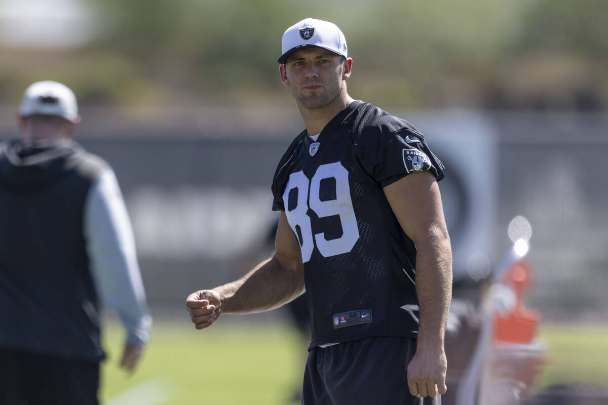 Raiders tight end Brock Bowers (89) watches the team practice from the sideline at the Intermou ...