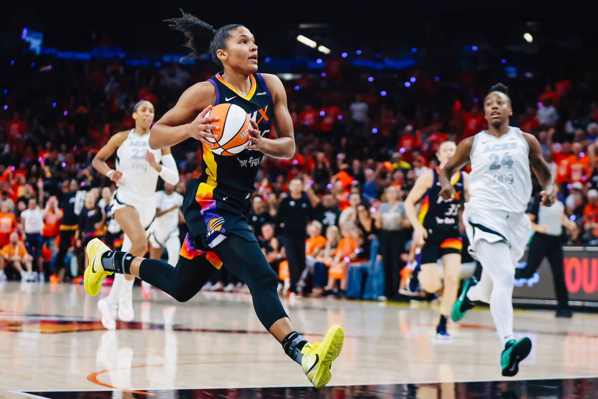 Phoenix Mercury forward Alyssa Thomas (25) drives the ball during game three of a WNBA finals m ...