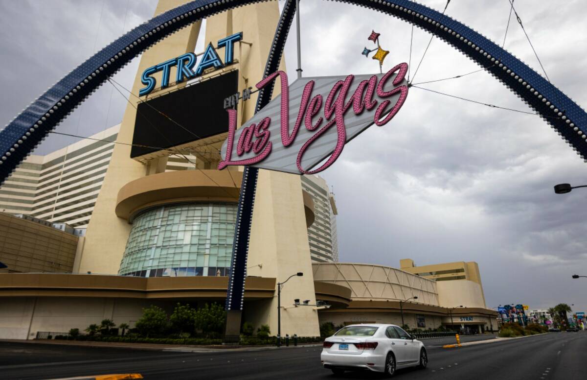 Clouds cover the sky as light rain comes down by The Strat on Thursday, Oct. 9, 2025, in Las Ve ...