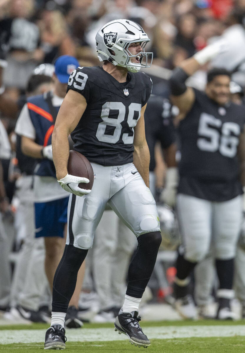 Raiders tight end Brock Bowers (89) celebrates a big catch during the first half of an NFL pres ...