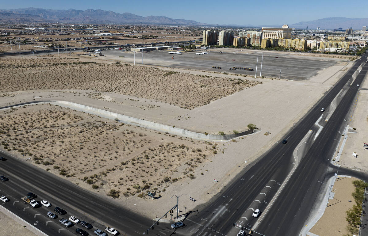 A vacant land on the northwest corner of Las Vegas Boulevard and Cactus Avenue is seen on Tuesd ...