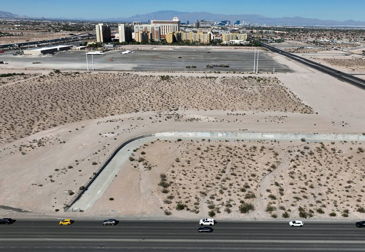 A vacant land on the northwest corner of Las Vegas Boulevard and Cactus Avenue is seen on Tuesd ...