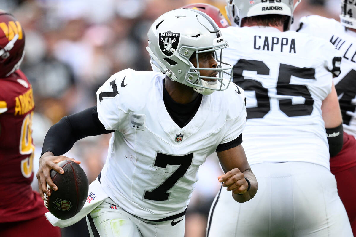 Las Vegas Raiders quarterback Geno Smith (7) in action during the first half of an NFL football ...
